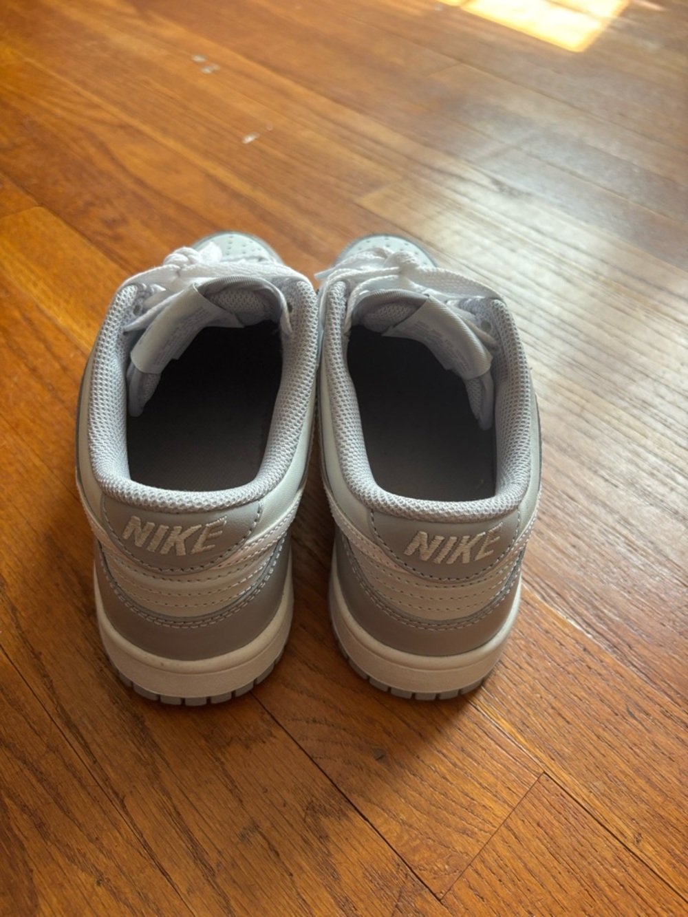Kids 5.5y (women’s 7) wolf grey dunks - Picture 7 of 10